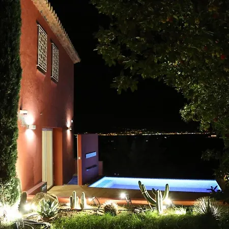 Вилла Domaine De L'Arbousier *